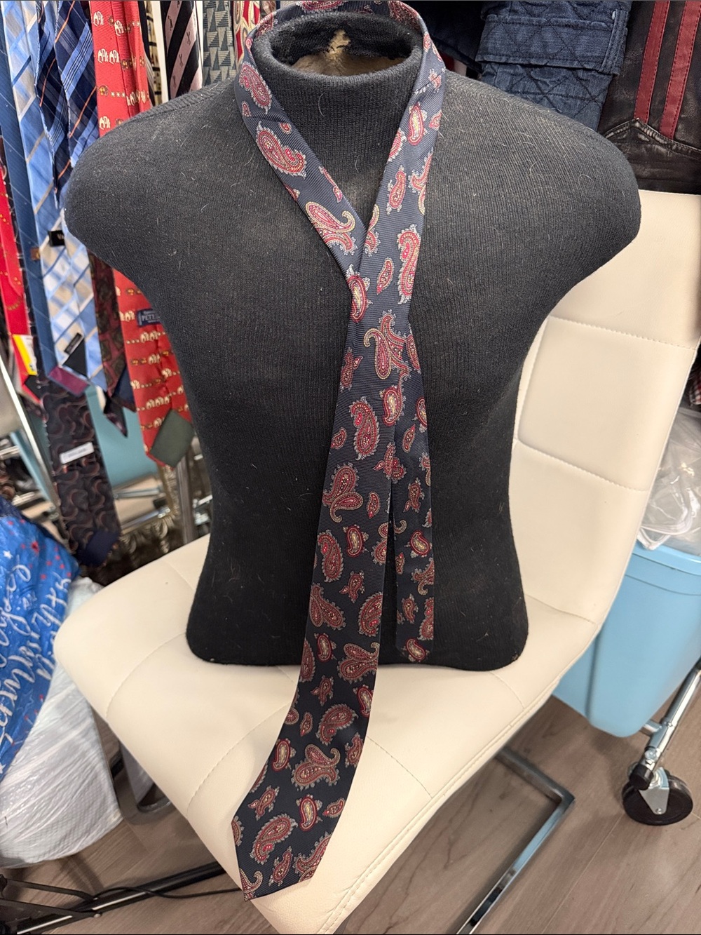 Men’s Paisley Silk Tie in Navy and Burgundy